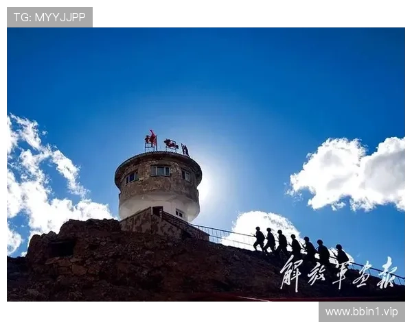 沪疆大战后血布暖心告别 刘炜携手沪迷合影展望下赛季